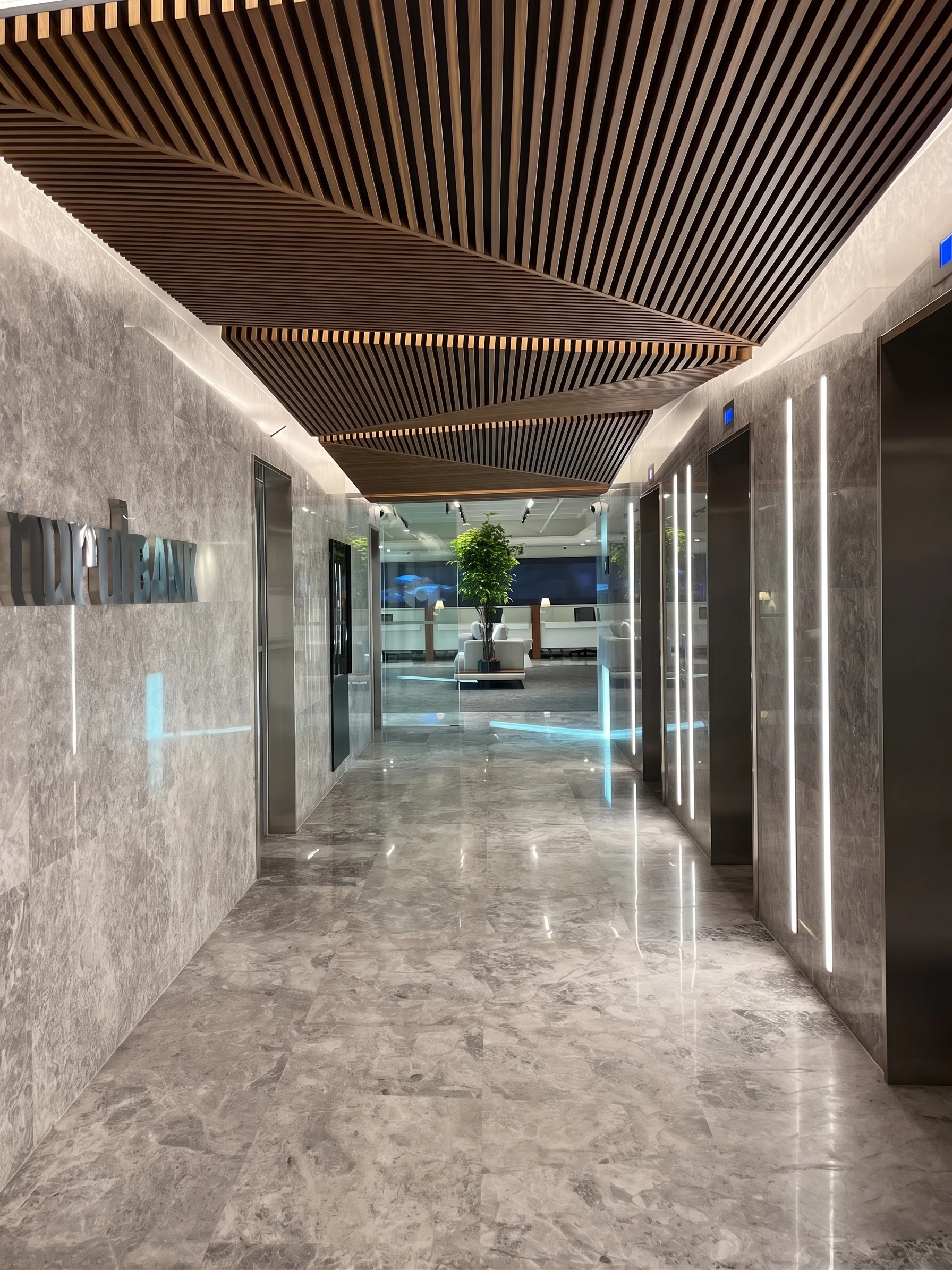 Nurol Bank Office Slider 1